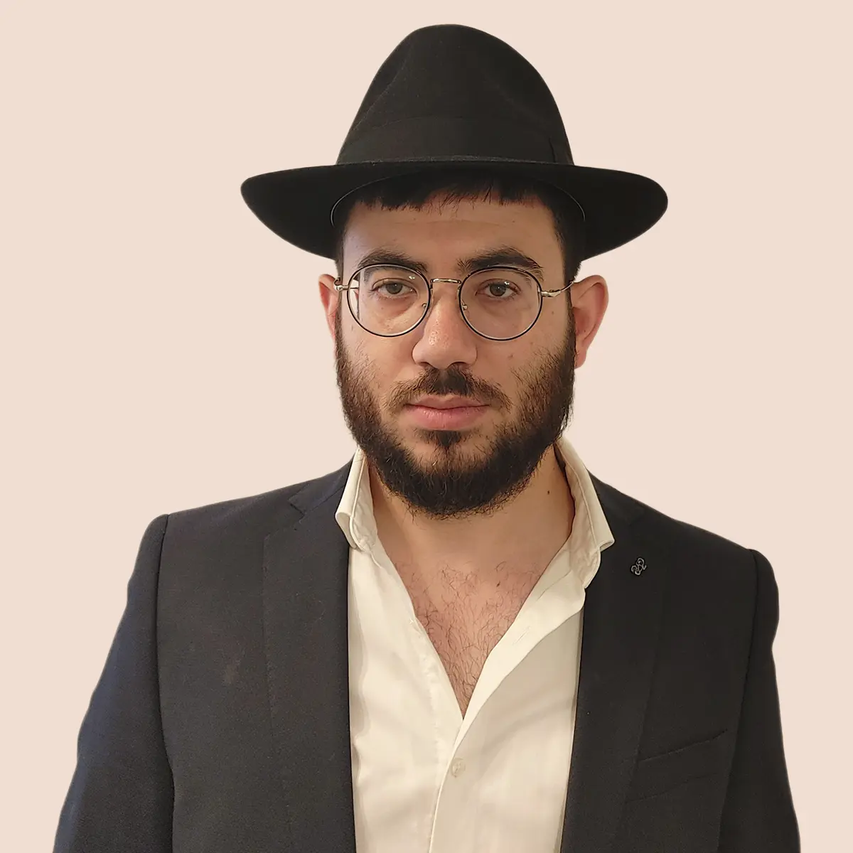 דיוקן של הרב מנדי שיחי' הרשקוביץ, מנהל המכון במכון סמיכה אונליין